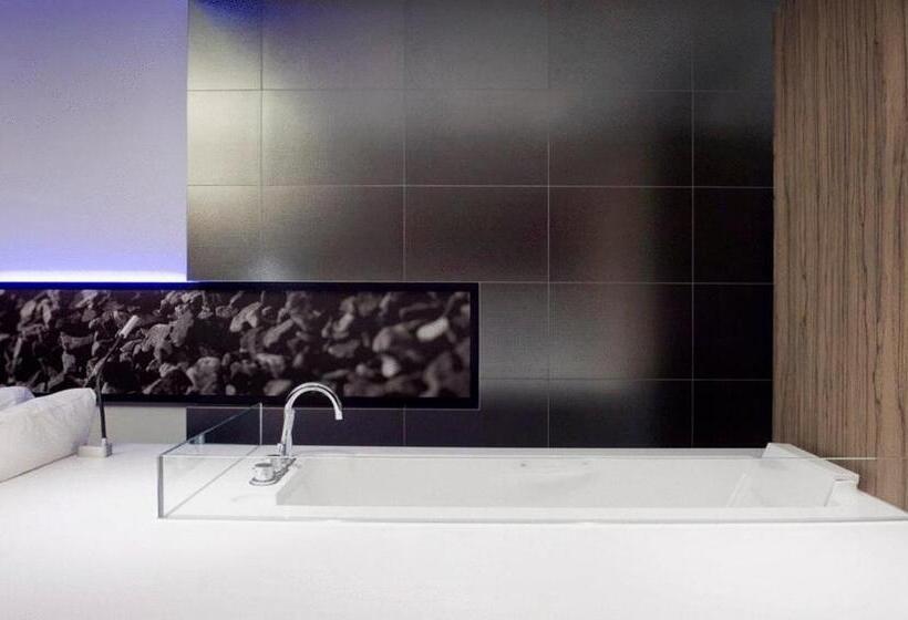 غرفة ديلوكس, Carbon