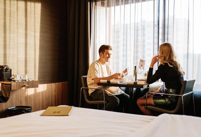 غرفة ديلوكس, Carbon