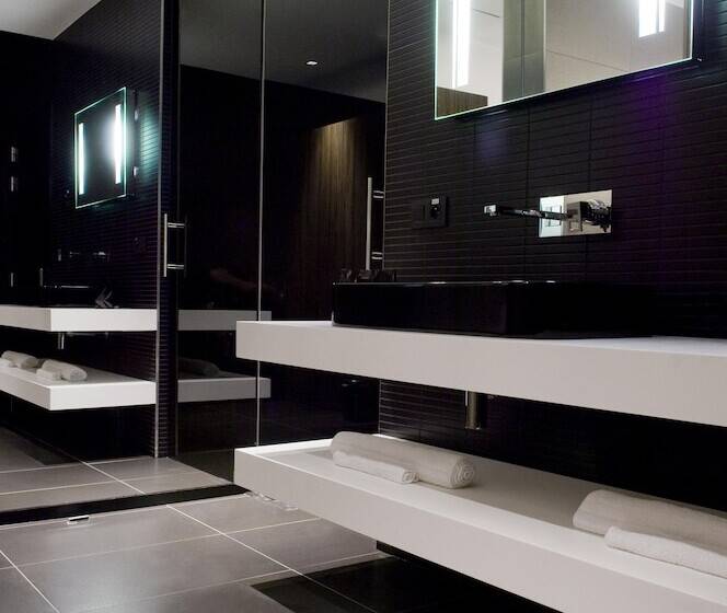 غرفة قياسية, Carbon