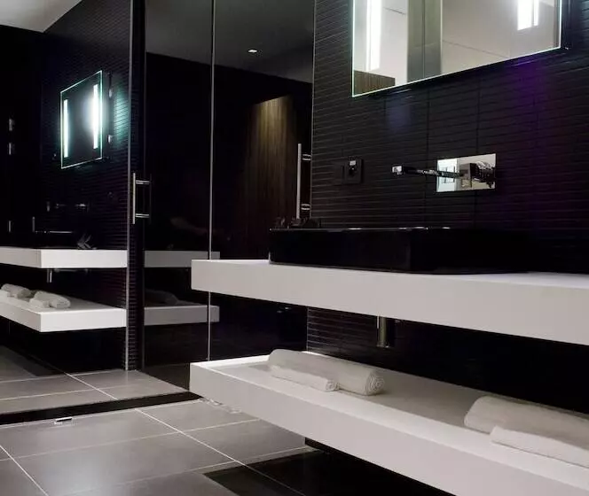 Standard-huone, Carbon