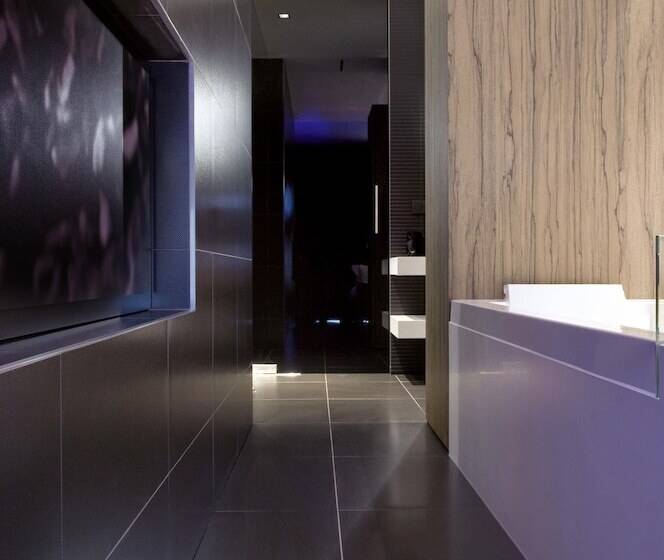 غرفة ديلوكس, Carbon