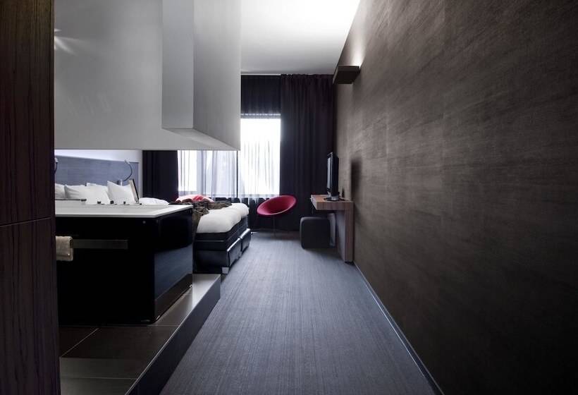 غرفة ديلوكس, Carbon