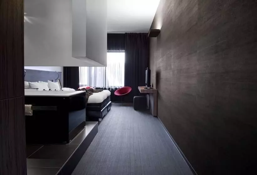 Deluxe-huone, Carbon