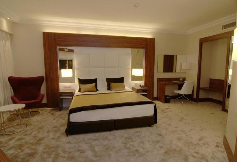 מיטת קינג בסוויטה, Ikbal Thermal Hotel & Spa Afyon