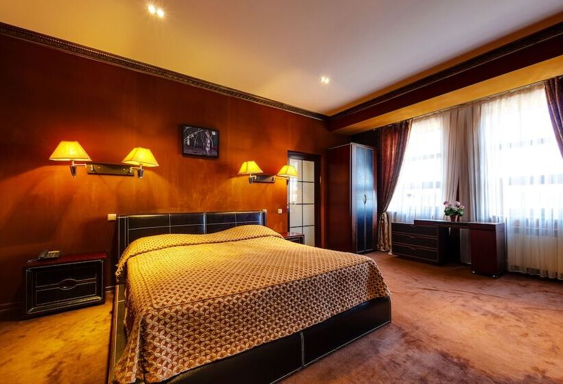 스위트, Marton Berlin House