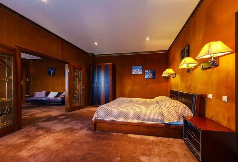 스위트, Marton Berlin House