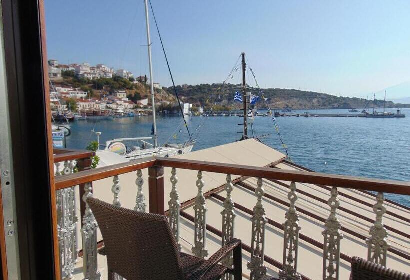 Quarto Estandar Vista Mar, Polyxeni