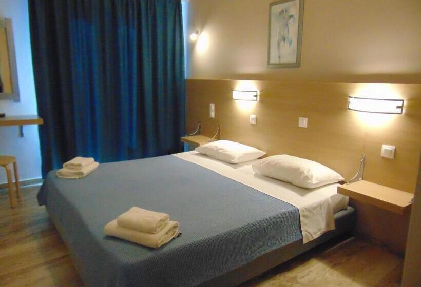 Quarto Estandar Vista Mar, Polyxeni