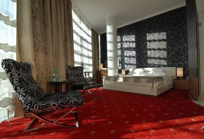 استودیوی پریمیوم, Stela