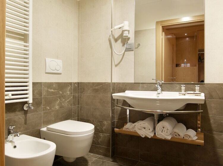 标准间, Virginia Palace