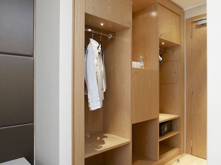 标准间, Virginia Palace