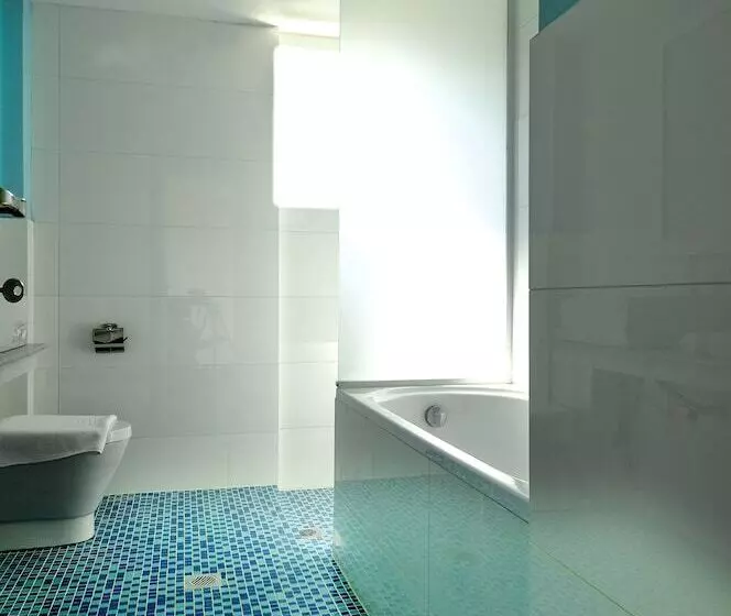 Juniorsviitti, Krotiri Resort