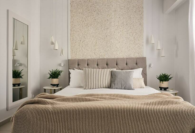 豪华海景房, The Royal Blue