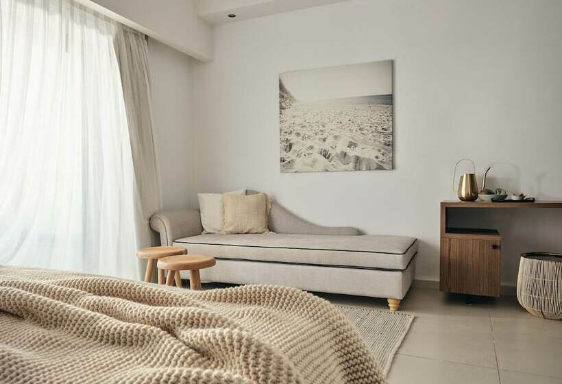 豪华海景房, The Royal Blue