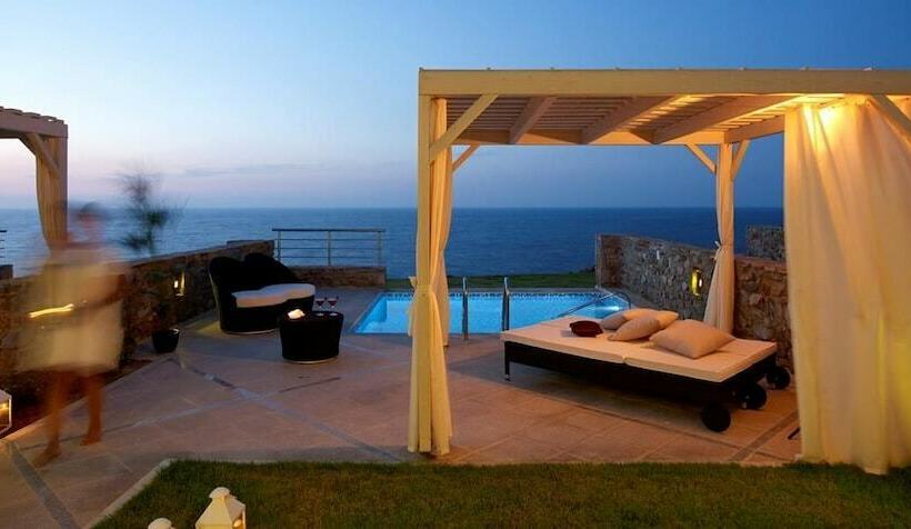 豪华海景房, The Royal Blue