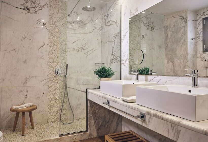 豪华海景房, The Royal Blue