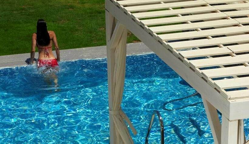 带海景的复工套房, The Royal Blue