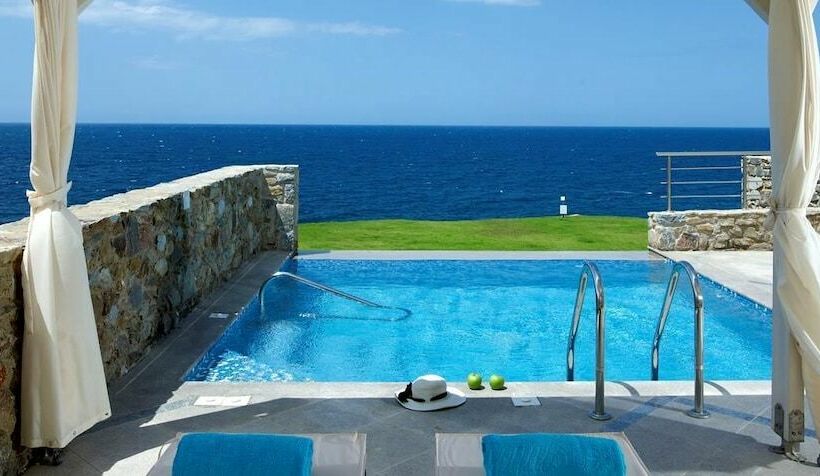 带海景的复工套房, The Royal Blue