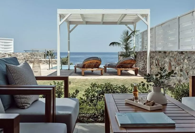 Deluxe Suite Sea View, The Royal Blue