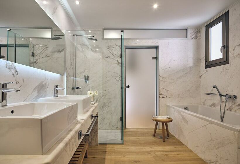 带海景的复工套房, The Royal Blue