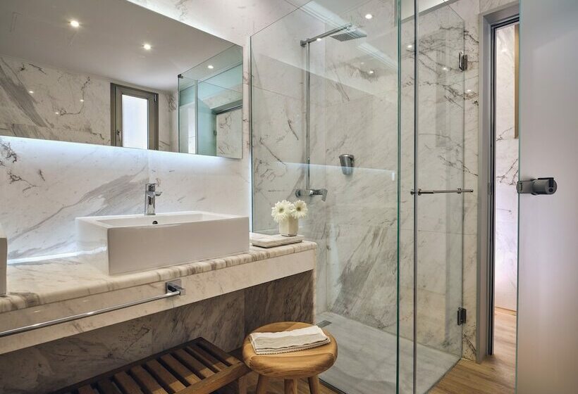 带海景的复工套房, The Royal Blue