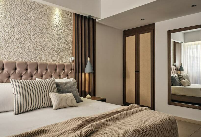 家庭套房, The Royal Blue