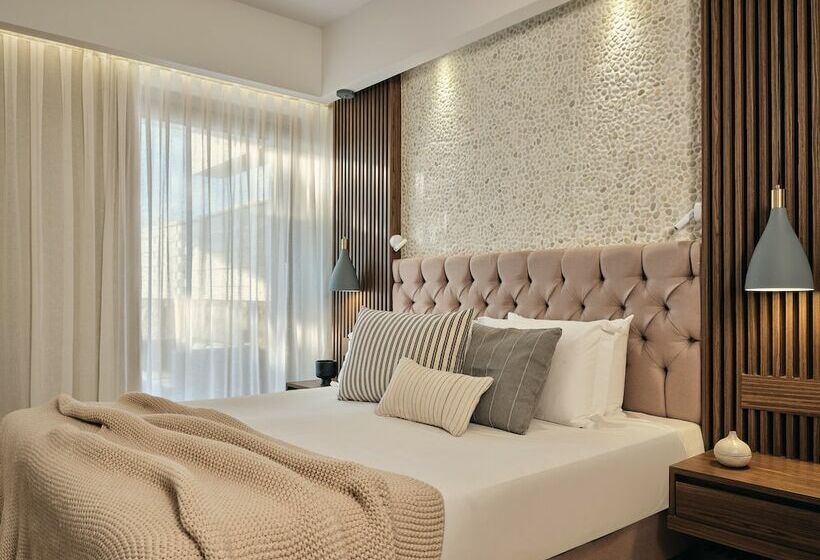 家庭套房, The Royal Blue