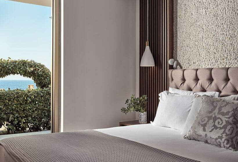 家庭套房, The Royal Blue