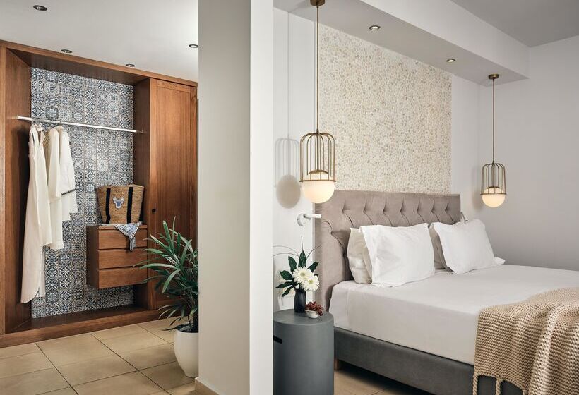 豪华海景房, The Royal Blue