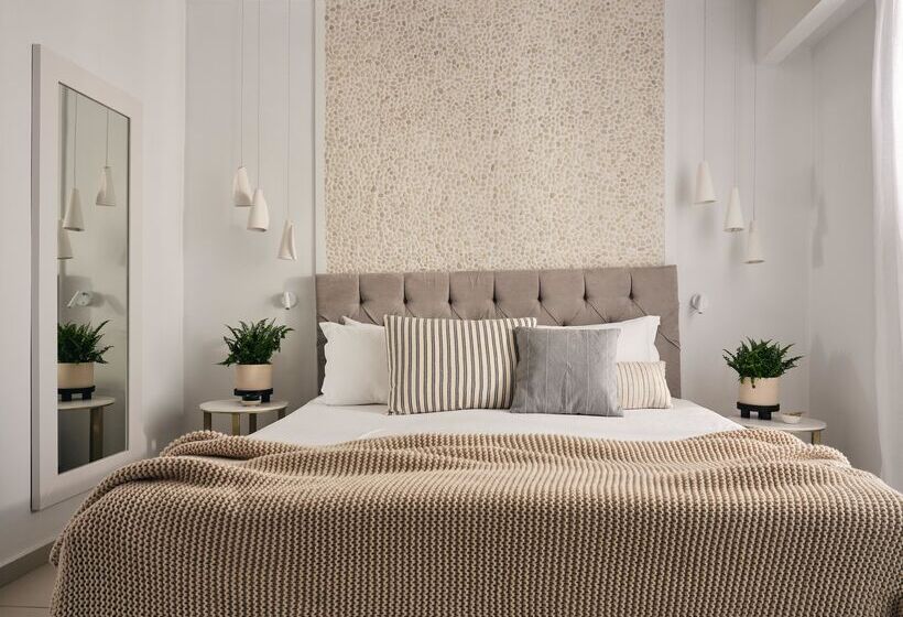 豪华海景房, The Royal Blue