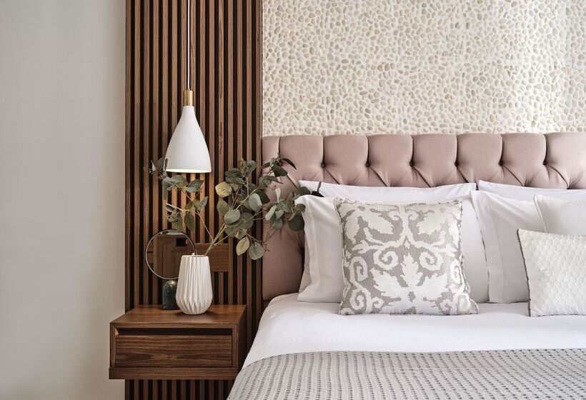 家庭套房, The Royal Blue