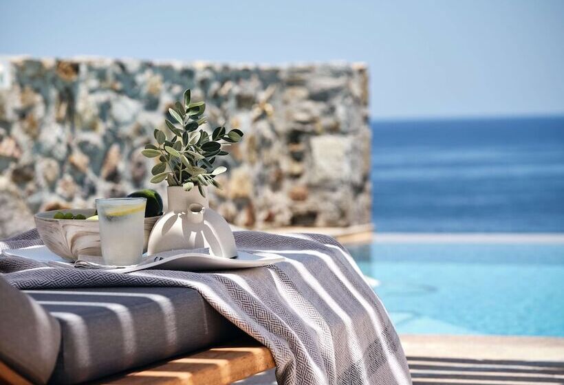 豪华海景房, The Royal Blue