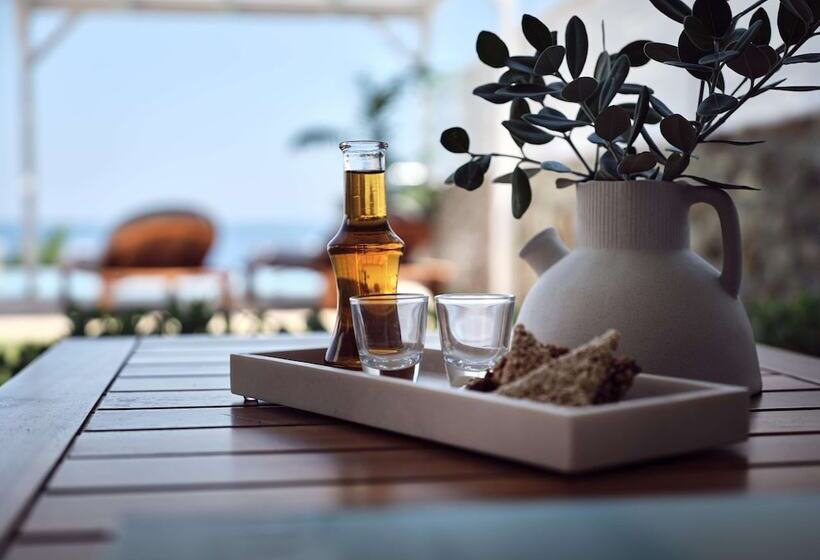 豪华海景房, The Royal Blue