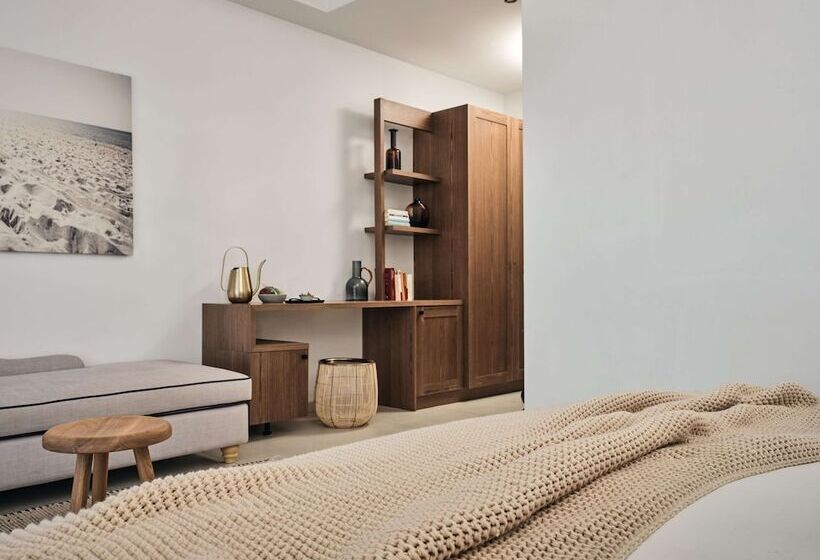 豪华海景房, The Royal Blue