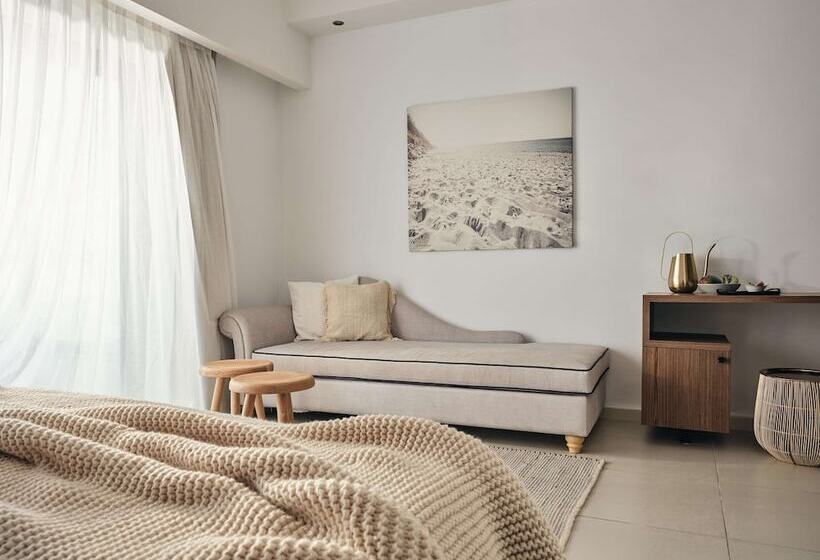 豪华海景房, The Royal Blue