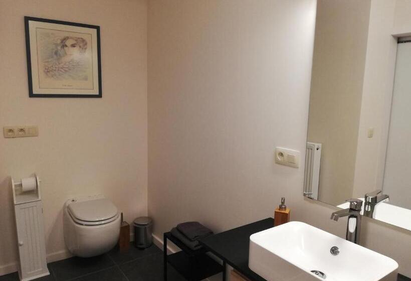 اتاق استاندارد چهار تخته, Skyfall