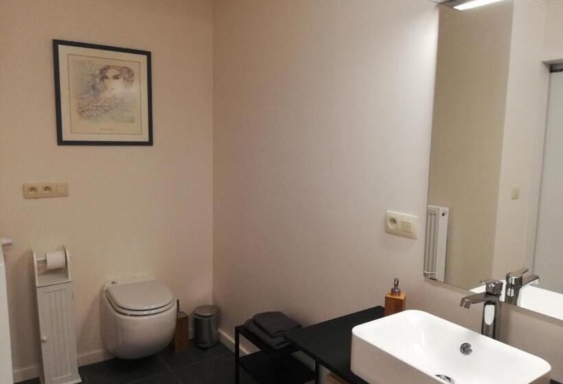 اتاق استاندارد چهار تخته, Skyfall