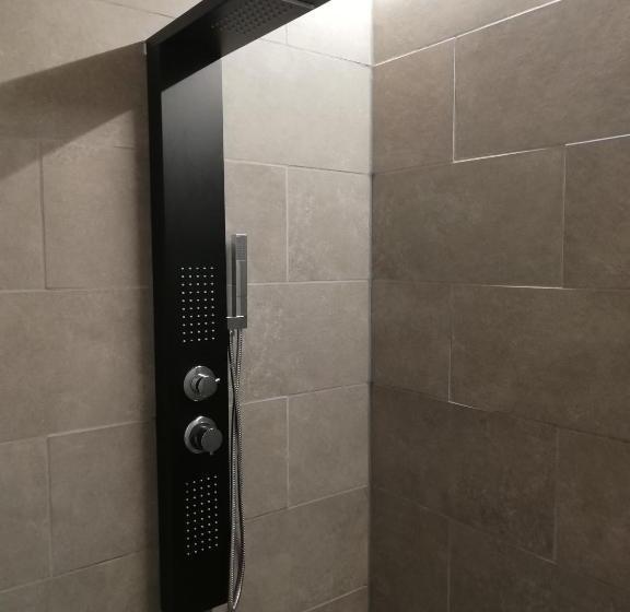 اتاق استاندارد چهار تخته, Skyfall