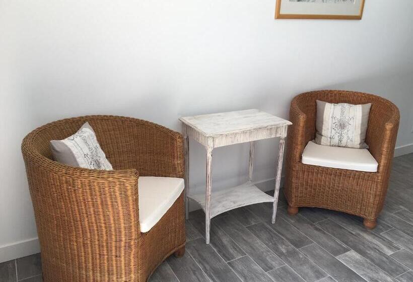 标准间带游泳池, Les Naiades