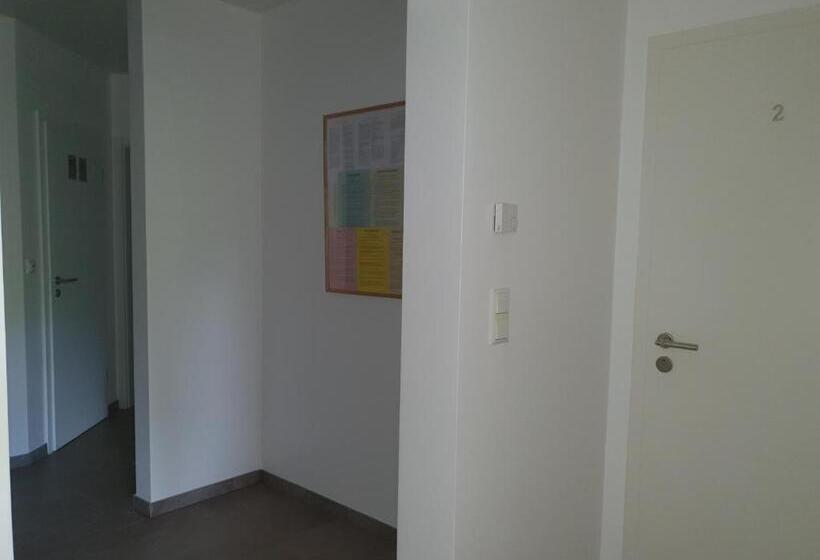 חדר סטנדרט עם מרפסת, Seelze Letter Monteurzimmer / Apartment / Messezimmer