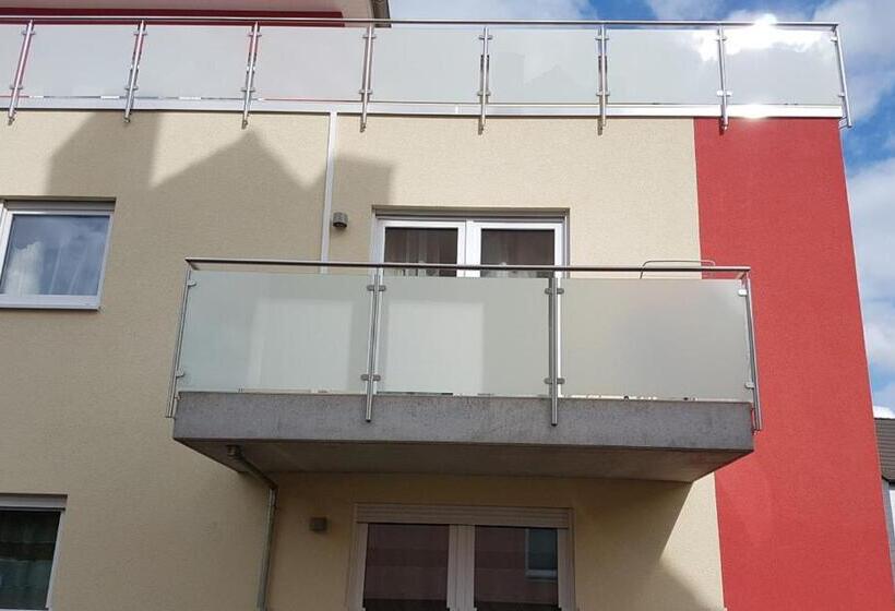 חדר סטנדרט עם מרפסת, Seelze Letter Monteurzimmer / Apartment / Messezimmer