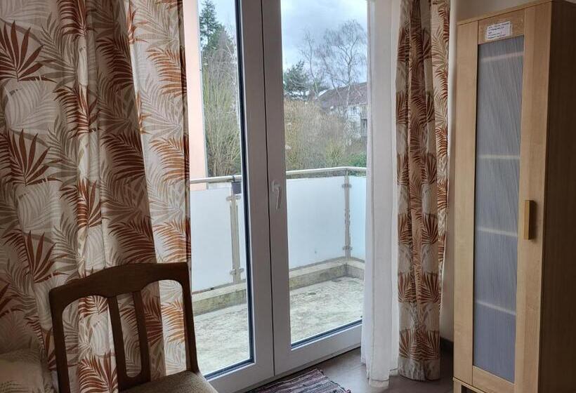 חדר סטנדרט עם מרפסת, Seelze Letter Monteurzimmer / Apartment / Messezimmer