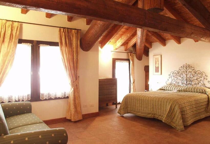 جناح جونيور مزوَّد بشرفة, Bed And Breakfast Zanaglio