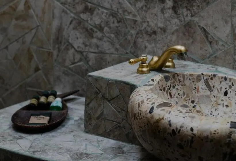 Suite cu Piscină, Mandala Thai