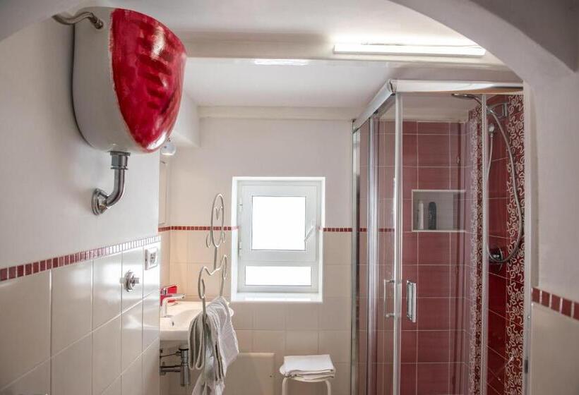 اتاق استاندارد سه نفره, Belmar