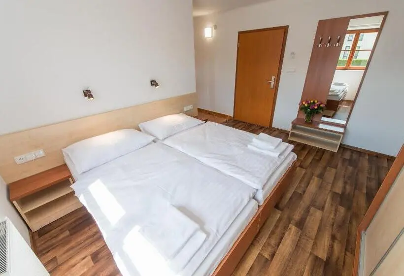 デラックスの４人部屋, Penzion Leknín