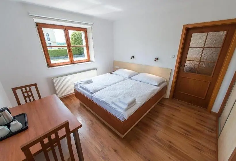 デラックスの４人部屋, Penzion Leknín