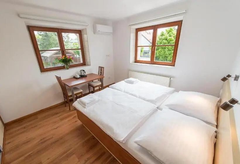 デラックスの４人部屋, Penzion Leknín
