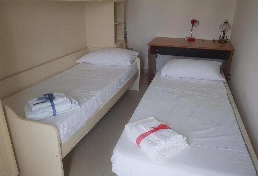 غرفة قياسية حمام مشترك, La Casa Di Mariagrazia Rooms Con Cucina Condivisa E Terrazza