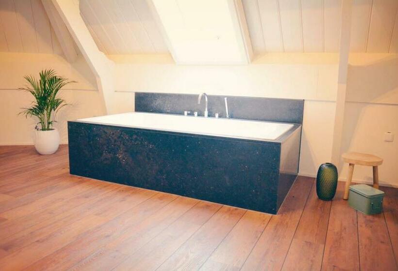 패밀리 스위트, Devilla